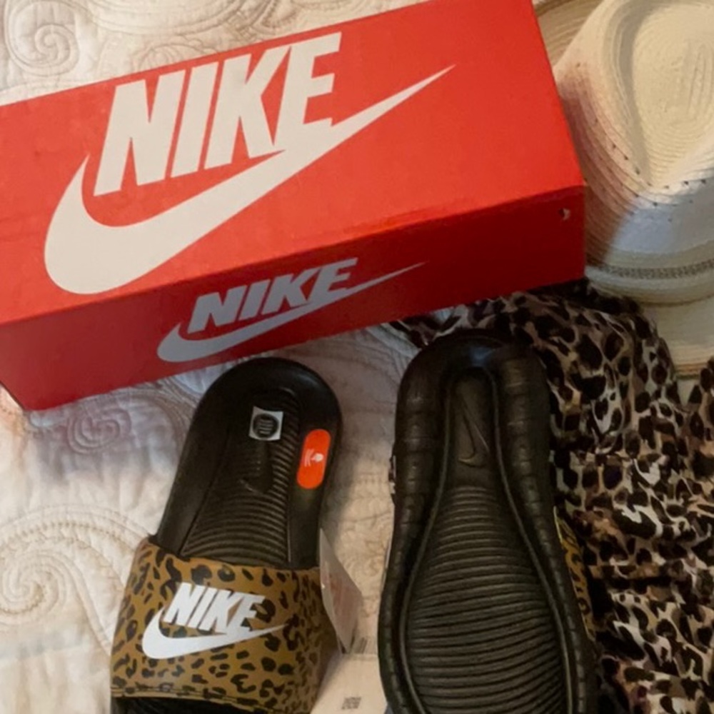 Nike slides size 8 - Picture 4 of 4
